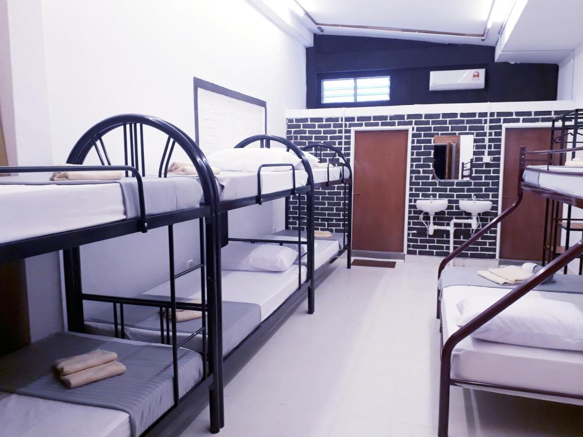 Dorm Master Hostel Padang Mat Sirat Εξωτερικό φωτογραφία