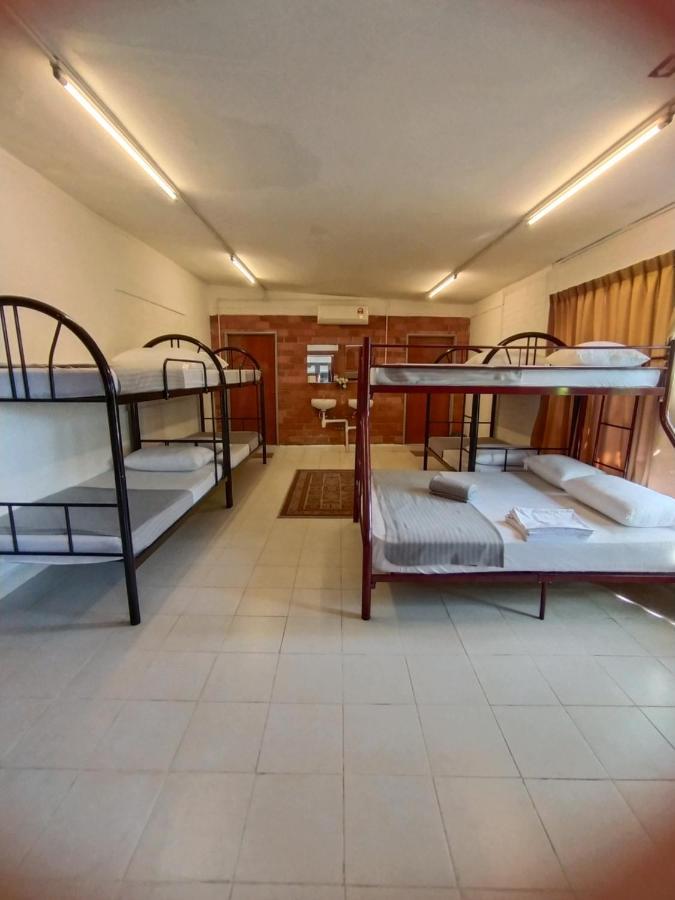 Dorm Master Hostel Padang Mat Sirat Εξωτερικό φωτογραφία